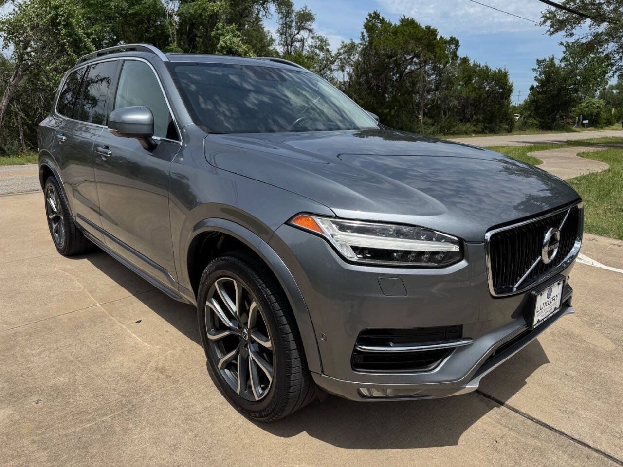 Used 2017 Volvo XC90 T6 Momentum w/ Vision Package AWD/4WD image 2
