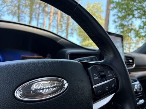 Used 2022 Ford Explorer Platinum w/ Equipment Group 601A AWD/4WD image 30