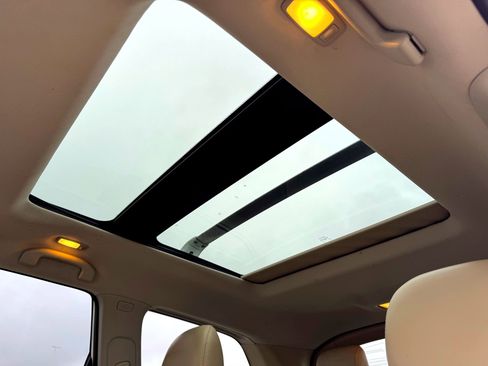 Used 2019 Nissan Pathfinder Platinum image 19