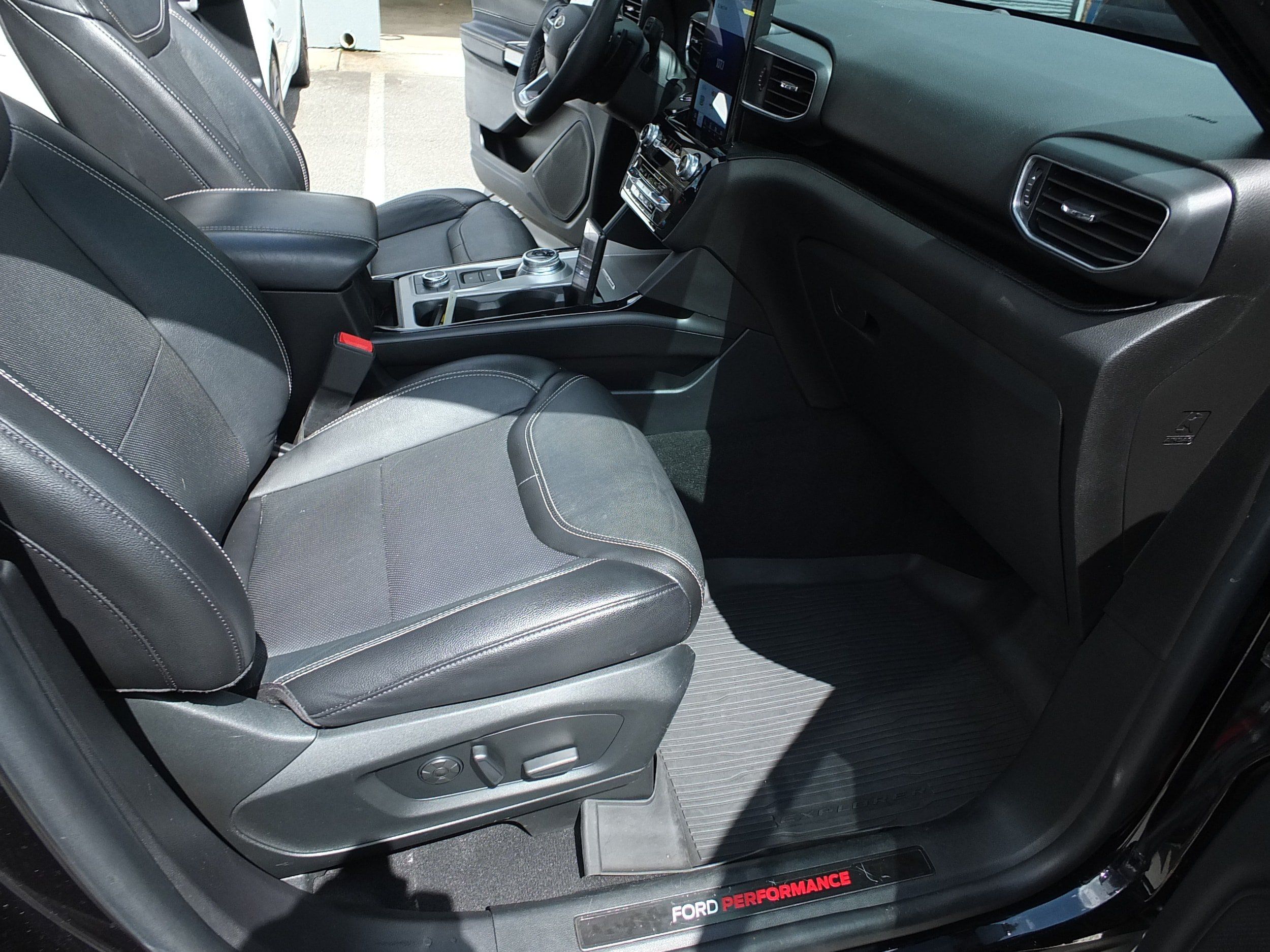 Used 2022 Ford Explorer ST w/ Equipment Group 401A AWD/4WD image 14