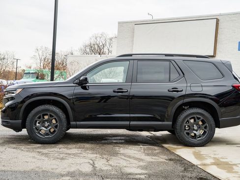 New 2025 Honda Pilot TrailSport image 4