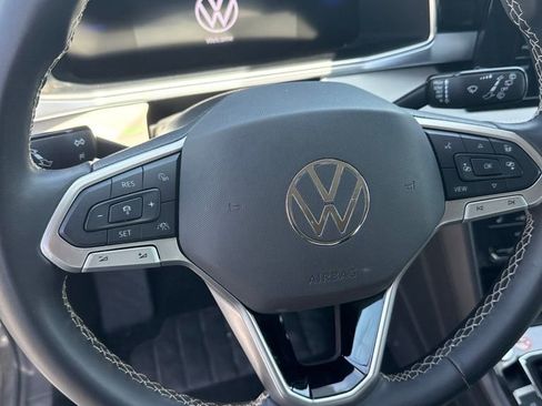 Used 2025 Volkswagen Taos SE FWD image 14