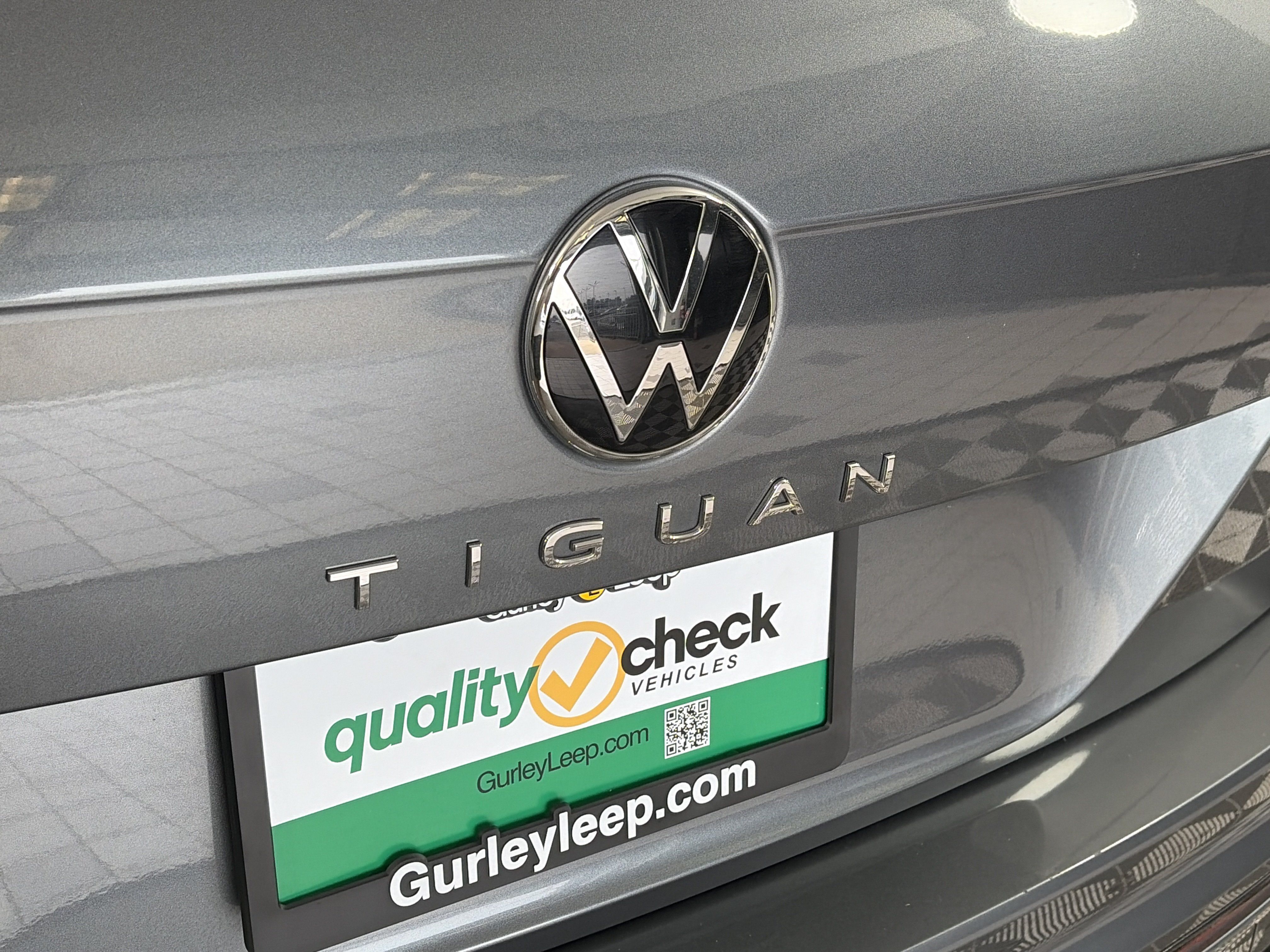 Used 2022 Volkswagen Tiguan SE R-Line FWD image 17
