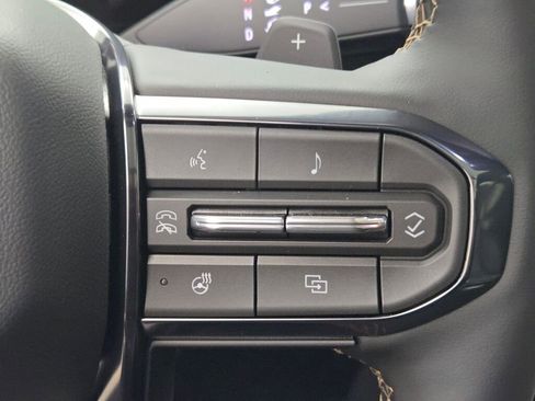 New 2026 GMC Yukon XL AT4 w/ AT4 Premium Package image 39