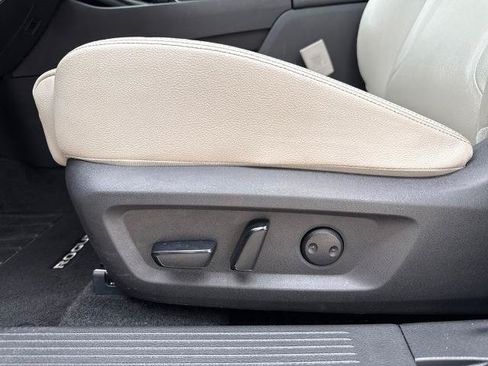 Certified 2025 Nissan Rogue SL AWD/4WD image 11