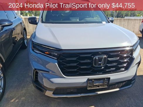 Used 2024 Honda Pilot TrailSport image 3