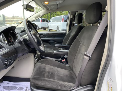 Used 2016 Dodge Grand Caravan American Value Package w/ UConnect Hands-Free Group FWD image 16