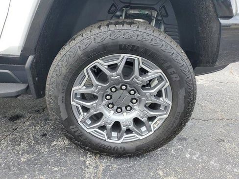 New 2026 GMC Hummer EV SUV image 9