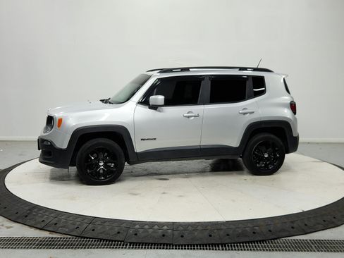 Used 2017 Jeep Renegade Latitude AWD/4WD image 5