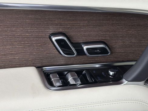 New 2025 Land Rover Range Rover SE image 24