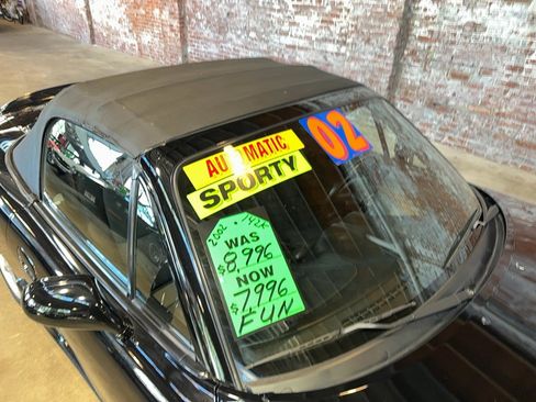 Used 2002 MAZDA MX-5 Miata image 9