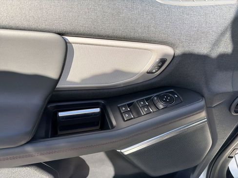 Used 2025 Ford Expedition Active AWD/4WD image 15