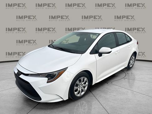Used 2025 Toyota Corolla LE image 1