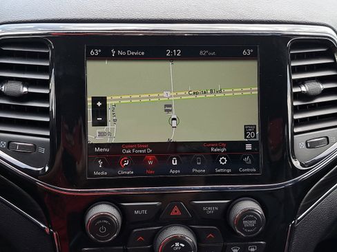 Used 2022 Jeep Grand Cherokee Limited AWD/4WD image 21