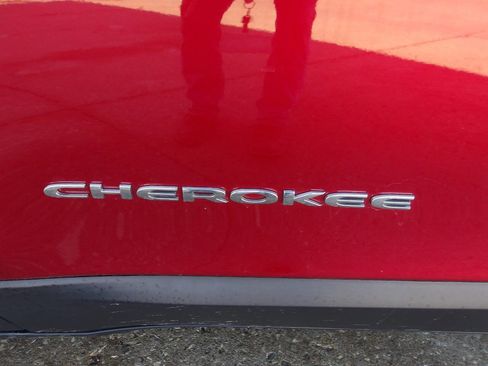 Used 2014 Jeep Cherokee Limited image 36