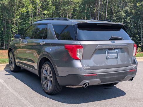 Used 2023 Ford Explorer XLT w/ Equipment Group 202A RWD image 5
