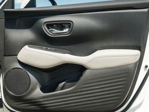 New 2026 Honda HR-V LX image 9