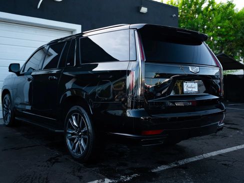 Used 2021 Cadillac Escalade ESV Sport AWD/4WD image 6