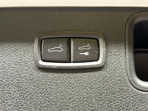 Certified 2023 Porsche Macan image 14