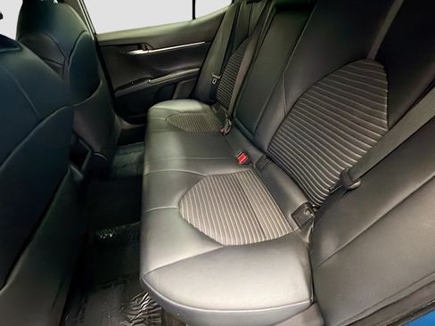 Used 2018 Toyota Camry SE FWD image 13