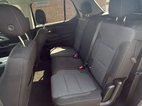 Used 2021 Chevrolet Traverse LS FWD image 27