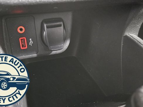 Used 2020 Nissan Versa SR image 15