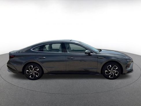 Used 2025 Hyundai Sonata SEL FWD image 13