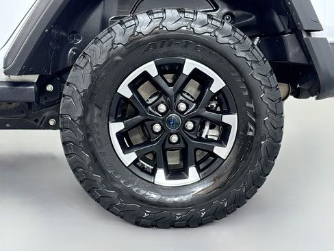 Used 2024 Jeep Wrangler Unlimited Rubicon 4xe w/ Technology Group AWD/4WD image 9