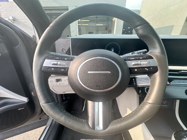 Used 2025 Hyundai Tucson Limited AWD/4WD image 17