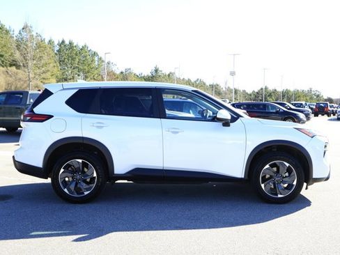 Used 2024 Nissan Rogue SV image 4