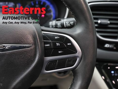 Used 2023 Chrysler Voyager LX image 16