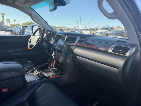 Used 2015 Lexus LX 570 4WD w/ Luxury Package image 26