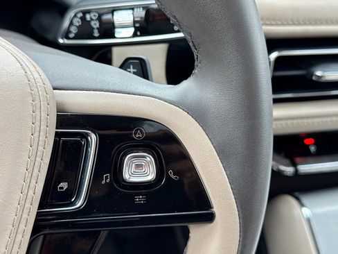 Used 2023 Lincoln Aviator 2WD w/ Premium Package image 31