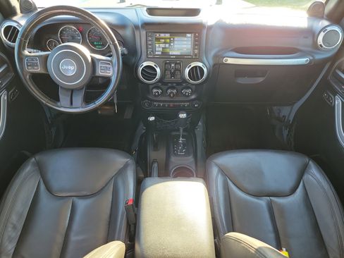 Used 2014 Jeep Wrangler Unlimited Rubicon w/ Connectivity Group image 11