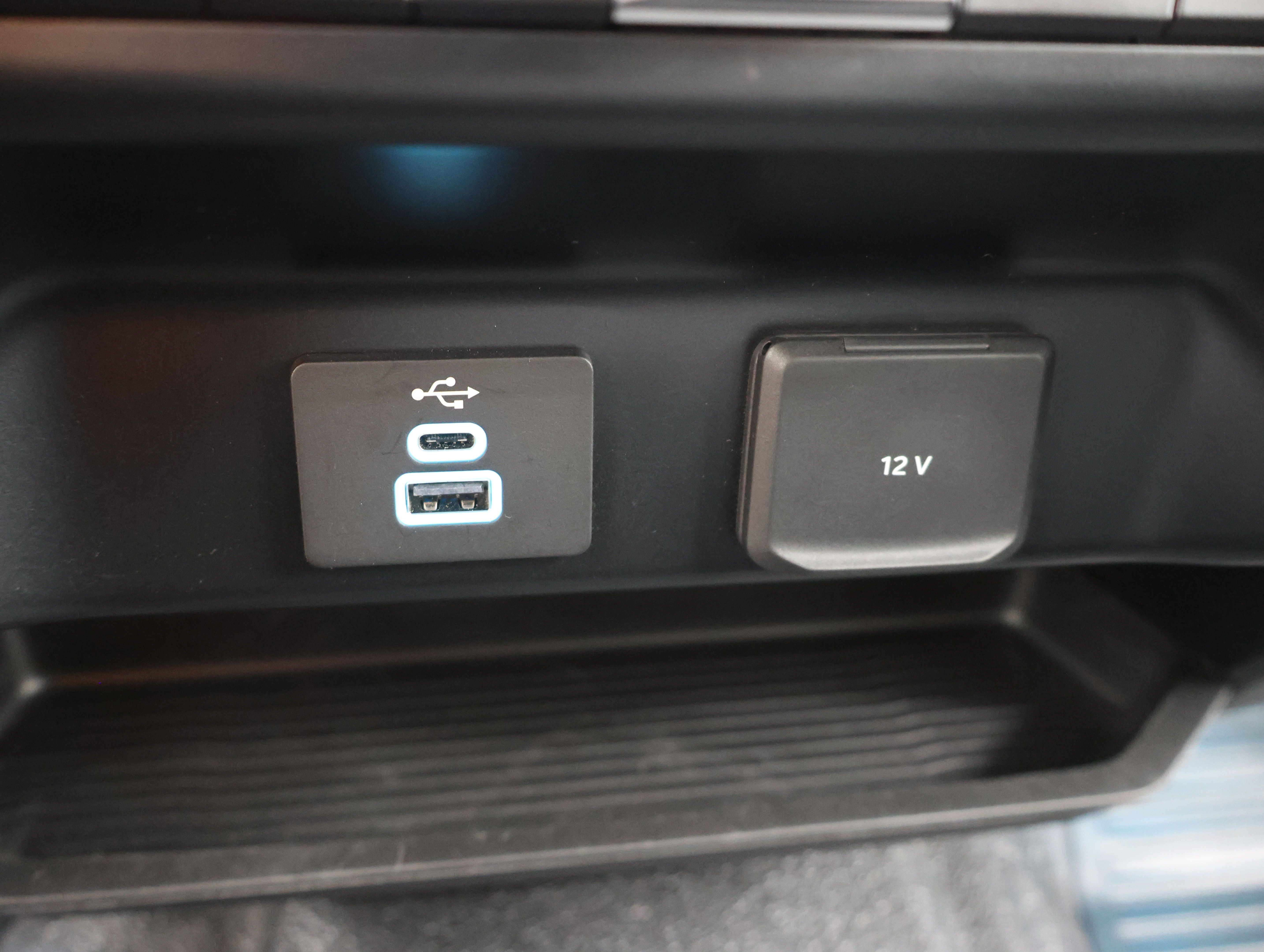 Used 2024 Ford F350 Lariat w/ Sport Appearance Package AWD/4WD image 61