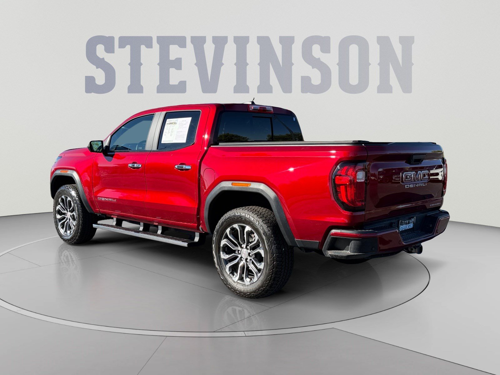 Used 2024 GMC Canyon Denali AWD/4WD image 3