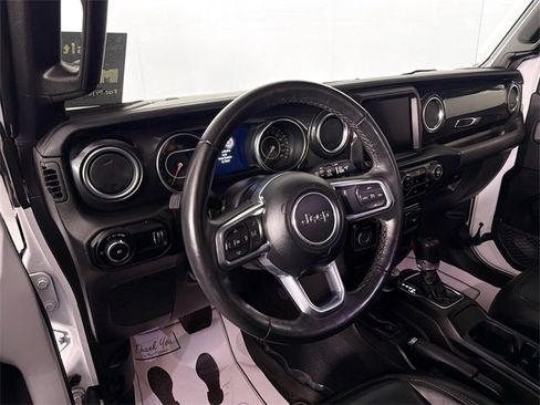 Used 2023 Jeep Wrangler Sahara image 9