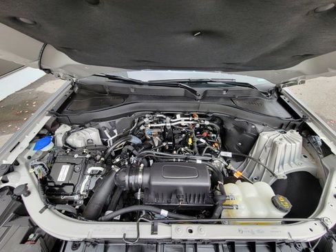 Used 2023 Ford Explorer XLT image 14