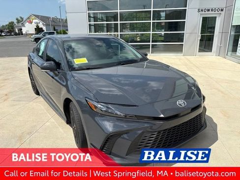 Used 2025 Toyota Camry SE FWD image 1