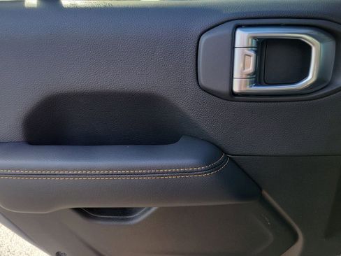 Used 2022 Jeep Gladiator Overland image 8