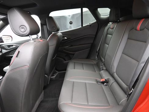 Certified 2024 Chevrolet Trax RS w/ Sunroof Package image 11