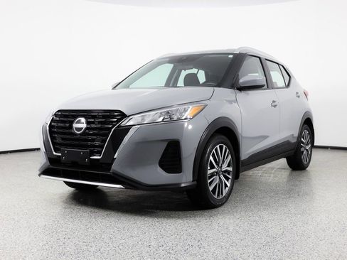 Used 2024 Nissan Kicks SV image 3