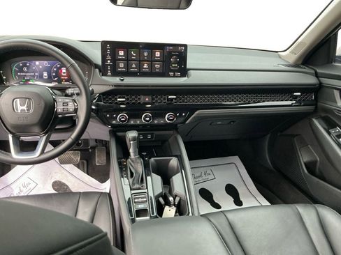Used 2024 Honda Accord Touring image 11