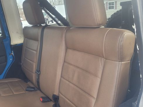 Used 2011 Jeep Wrangler Unlimited Rubicon w/ Dual Top Group image 27