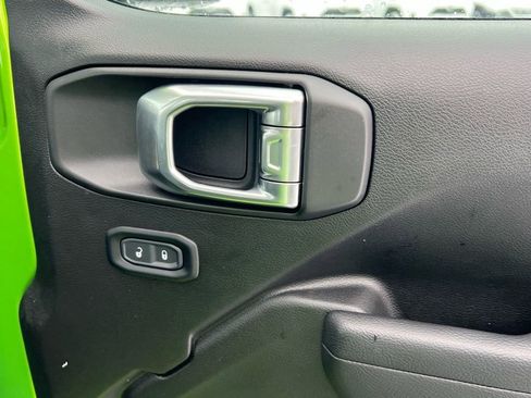 Used 2025 Jeep Gladiator Sport image 16