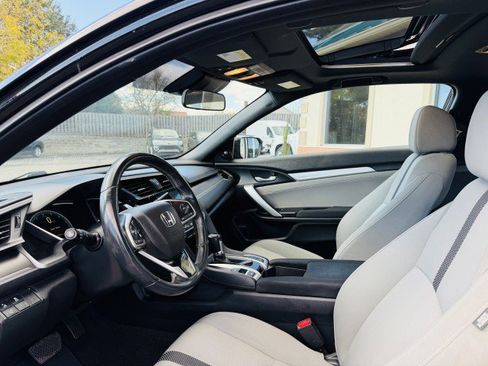 Used 2019 Honda Civic EX image 5