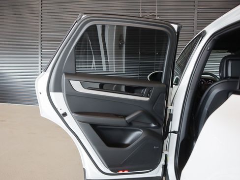 Certified 2026 Porsche Cayenne AWD/4WD image 23