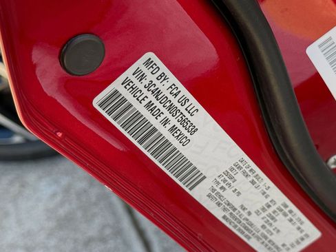 Used 2025 Jeep Compass Limited image 29