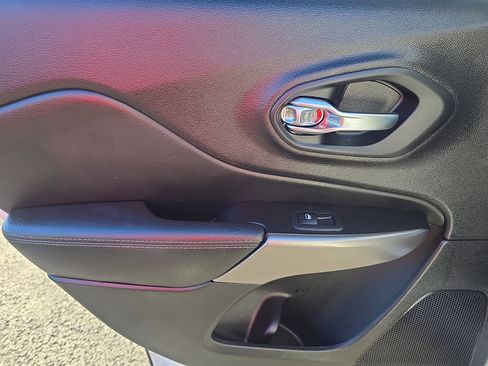 Used 2022 Jeep Cherokee Limited image 26