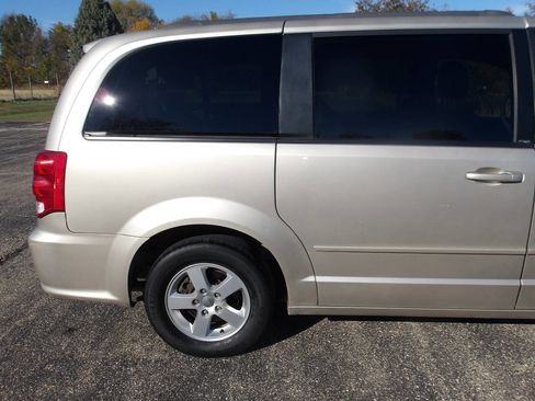 Used 2012 Dodge Grand Caravan SXT image 34